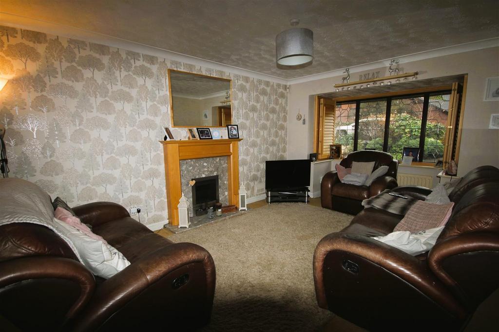6 Coleridge Drive, Cheadle 5 bed detached house for sale £340,000