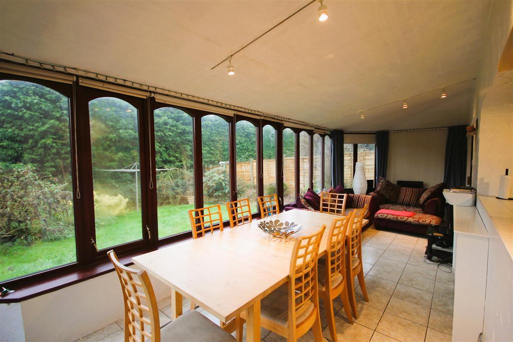 6 Coleridge Drive, Cheadle 5 bed detached house for sale £340,000