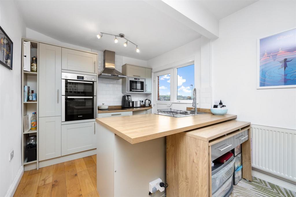 Greenfield Crescent, Patcham, Brighton 2 bed end of terrace house for