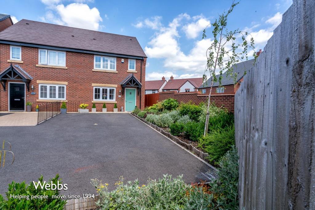 Whittle Close, Lichfield WS13 3 bed semidetached house for sale £315,000