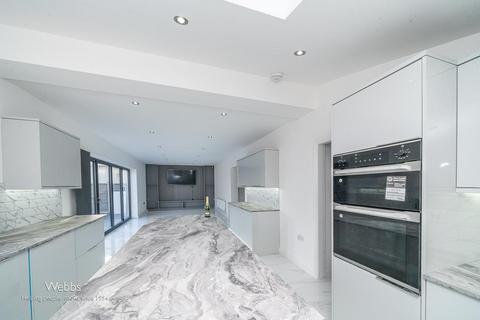 154 Lichfield Road, Bloxwich, Walsall, WS3 3BJ