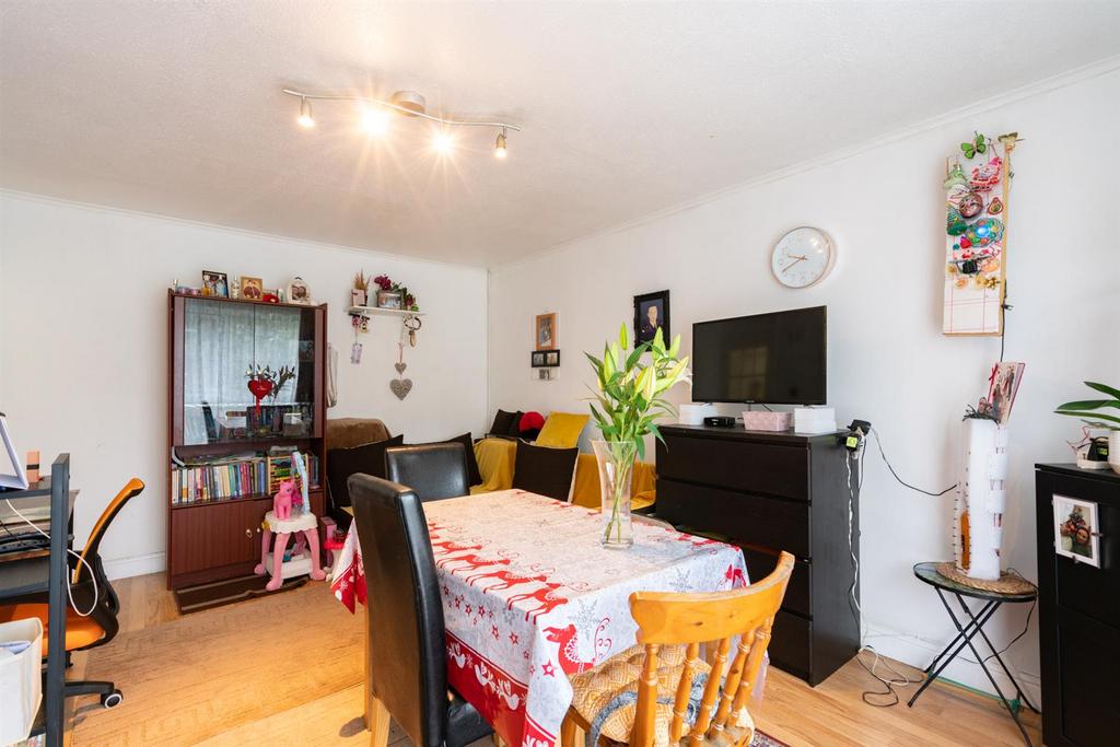 Elstree Road, Hemel Hempstead 2 bed flat for sale £185,000