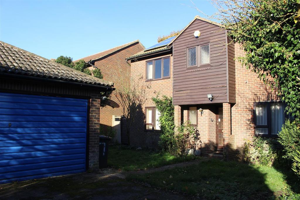 Harlings, Hertford Heath, Hertford 4 bed detached house for sale £775,000