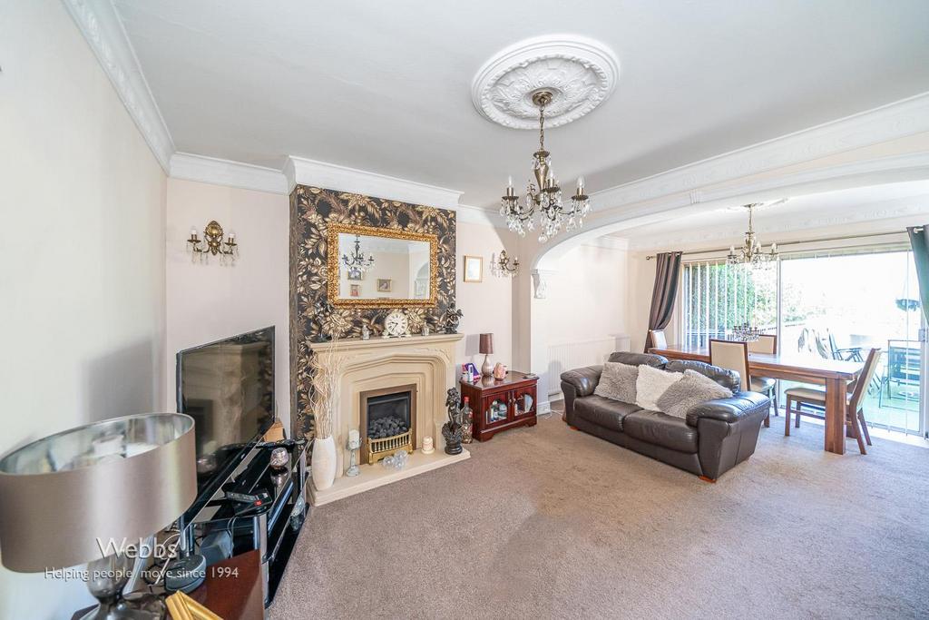 Broadstone Avenue, Bloxwich, Walsall WS3 3 bed detached house £325,000