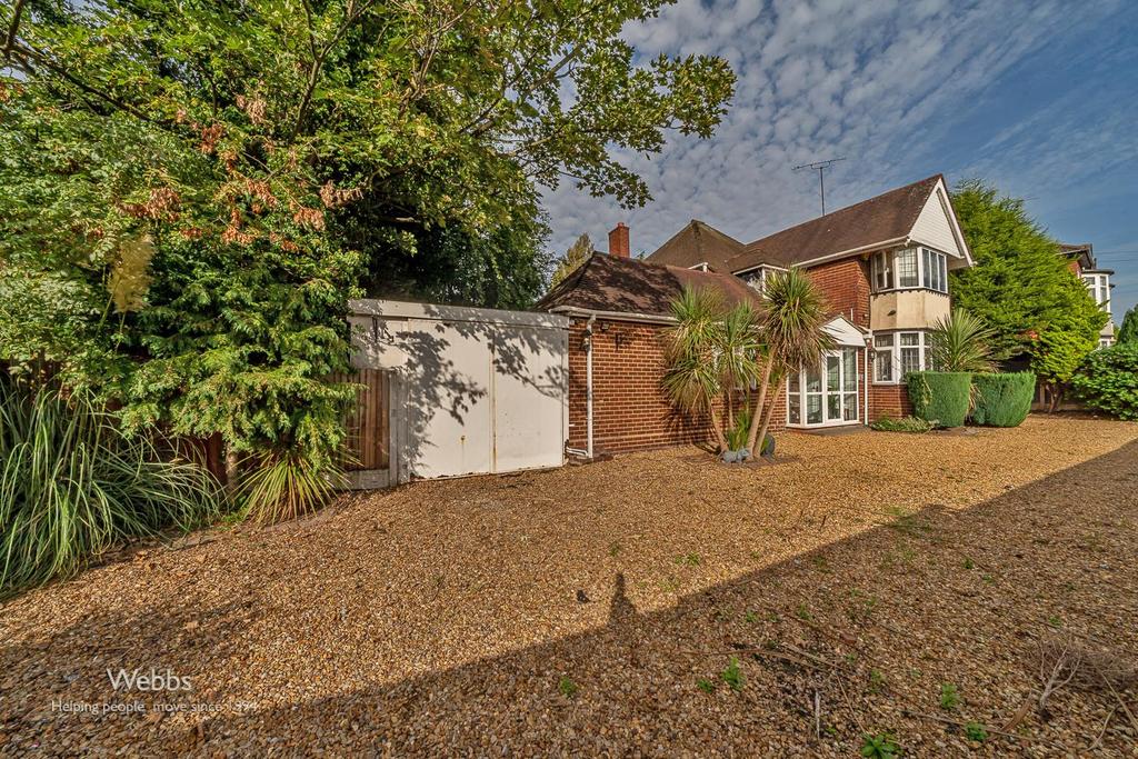 Bescot Drive, Walsall WS2 5 bed detached house £600,000