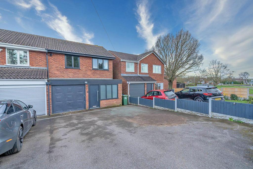 Hednesford Road, Heath Hayes, Cannock... 3 bed semidetached house £
