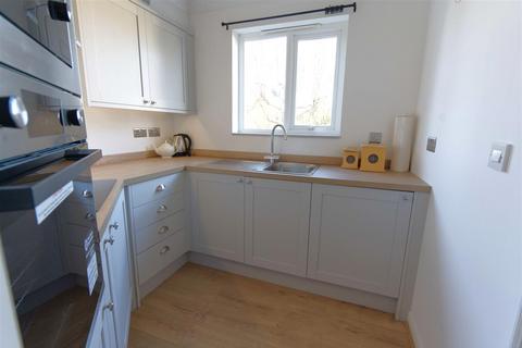 undefined, Curie Close, Rugby CV21