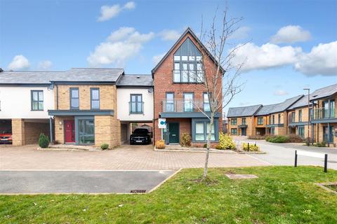 1 Echo Way, Oakgrove, Milton Keynes, MK10 9TX