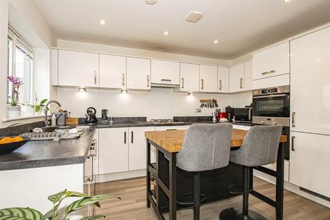 1 Echo Way, Oakgrove, Milton Keynes, MK10 9TX