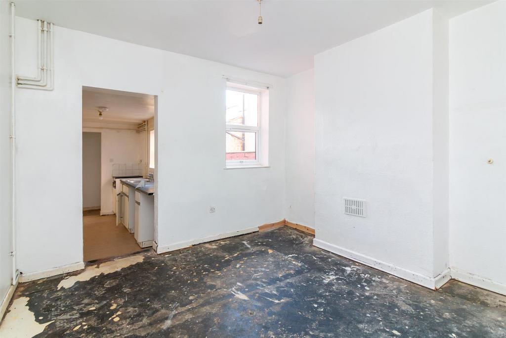 Mere Road, Leicester 3 bed terraced house for sale £200,000