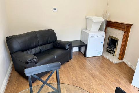 4 bedroom end of terrace house to rent - Sir Henry Parkes Road, Coventry CV4