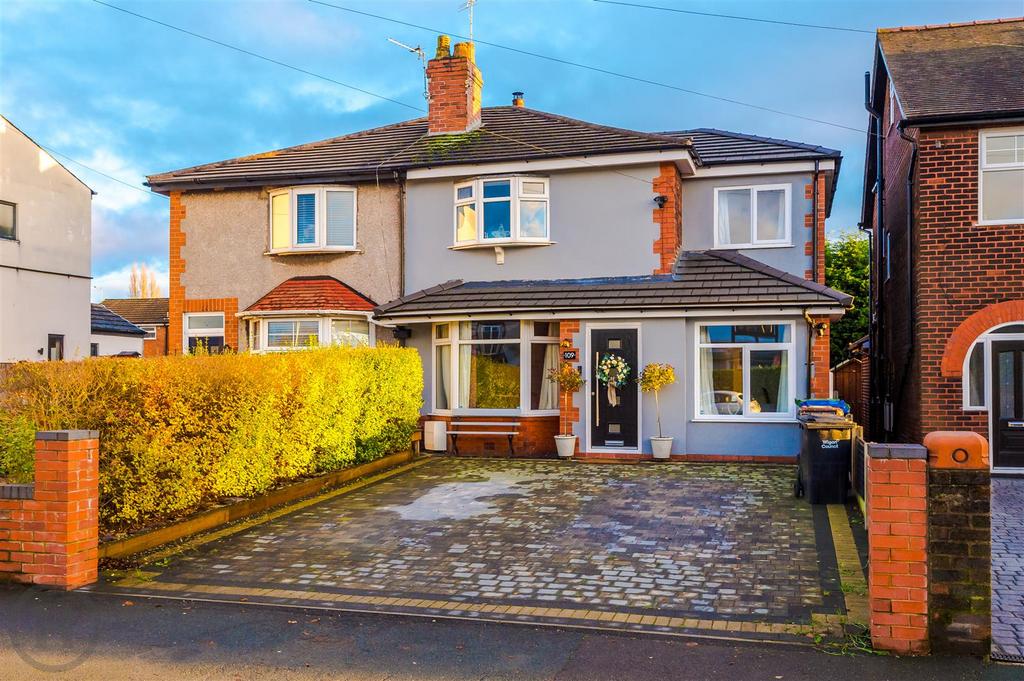 Henfold Road, Astley, Manchester 5 bed semidetached house for sale £360,000