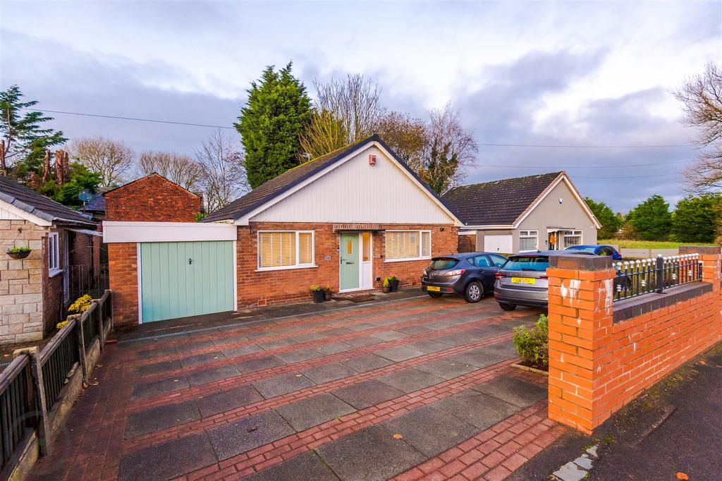 Manchester Road, Astley, Tyldesley 2 bed detached bungalow for sale £