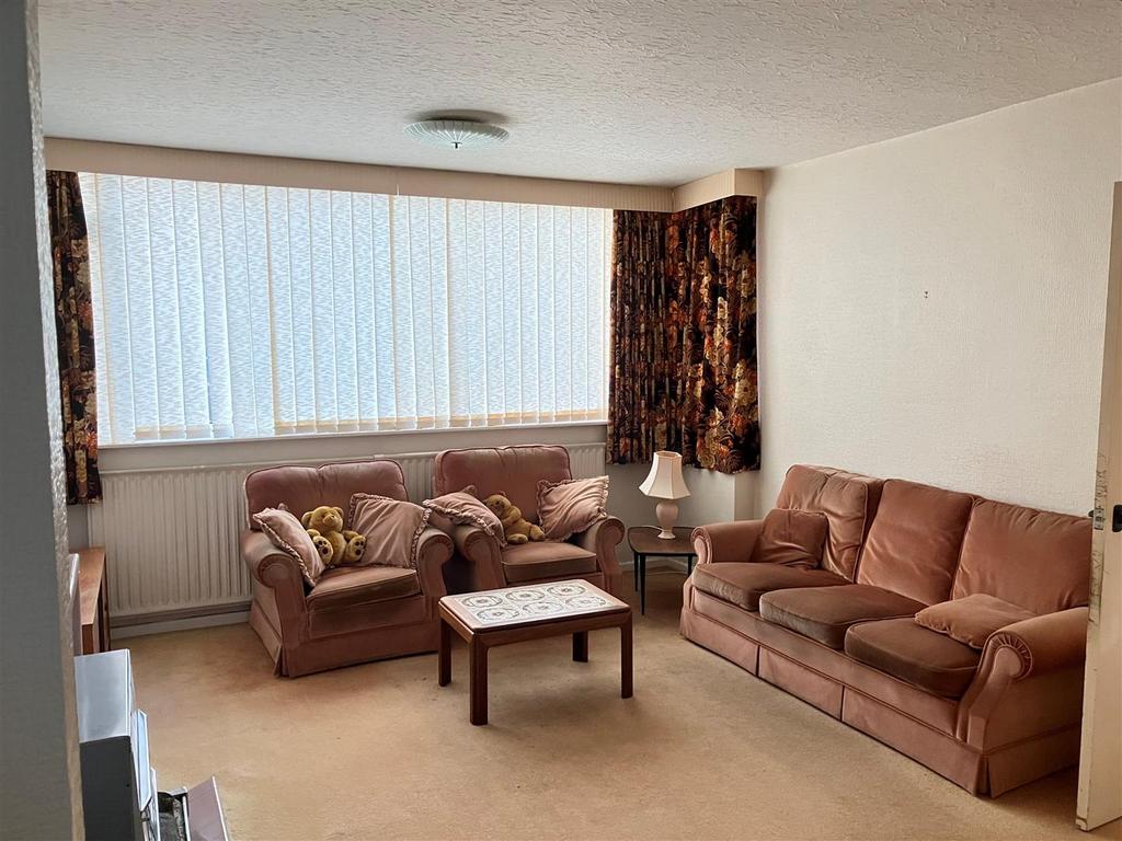 Bankside Crescent, Streetly, Sutton Coldfield 3 bed semidetached house for sale £325,000