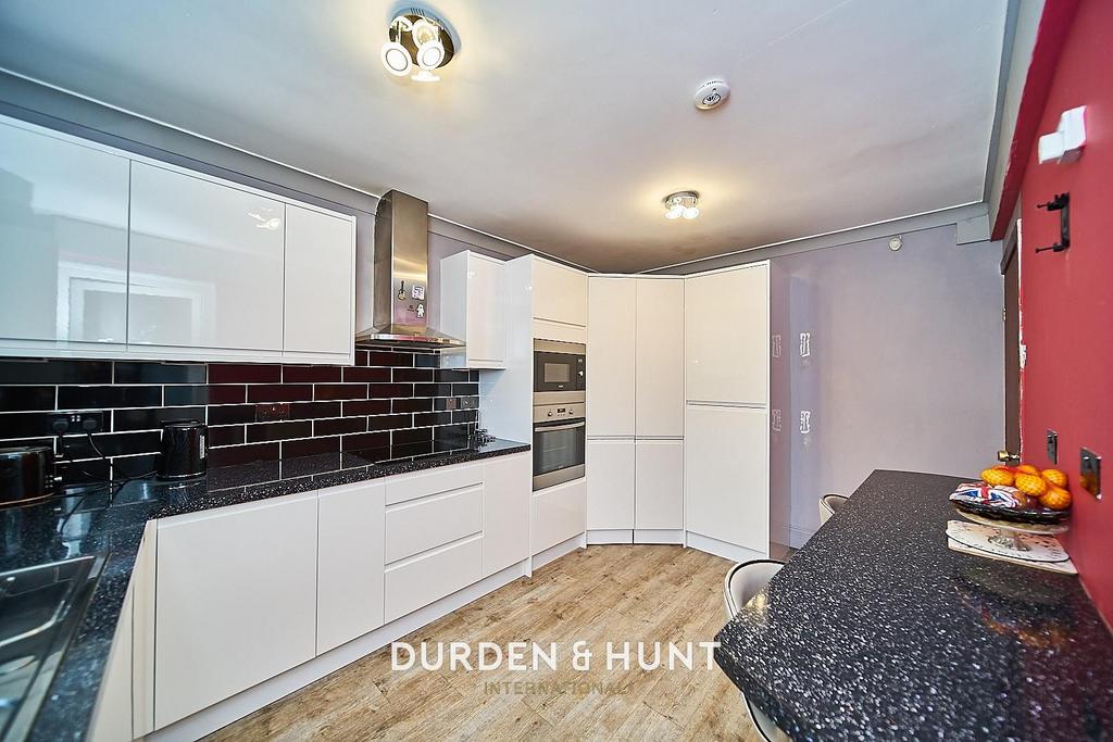 Lancaster Drive, Hornchurch, RM12 6 bed semidetached house for sale