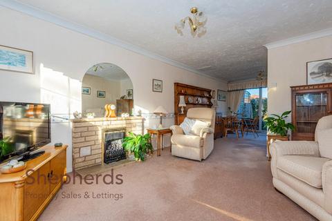 34 Silverfield, Broxbourne, EN10 6PD