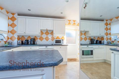 34 Silverfield, Broxbourne, EN10 6PD