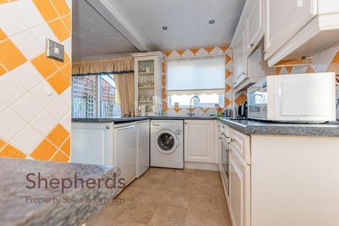 34 Silverfield, Broxbourne, EN10 6PD
