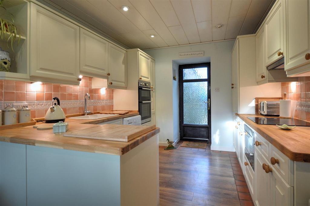 Breakfasting kitchen