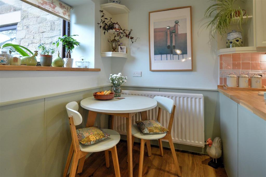 Breakfasting kitchen