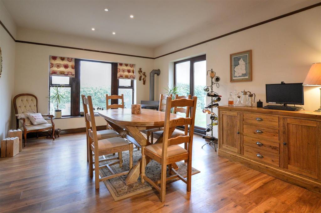 Second reception/dining room
