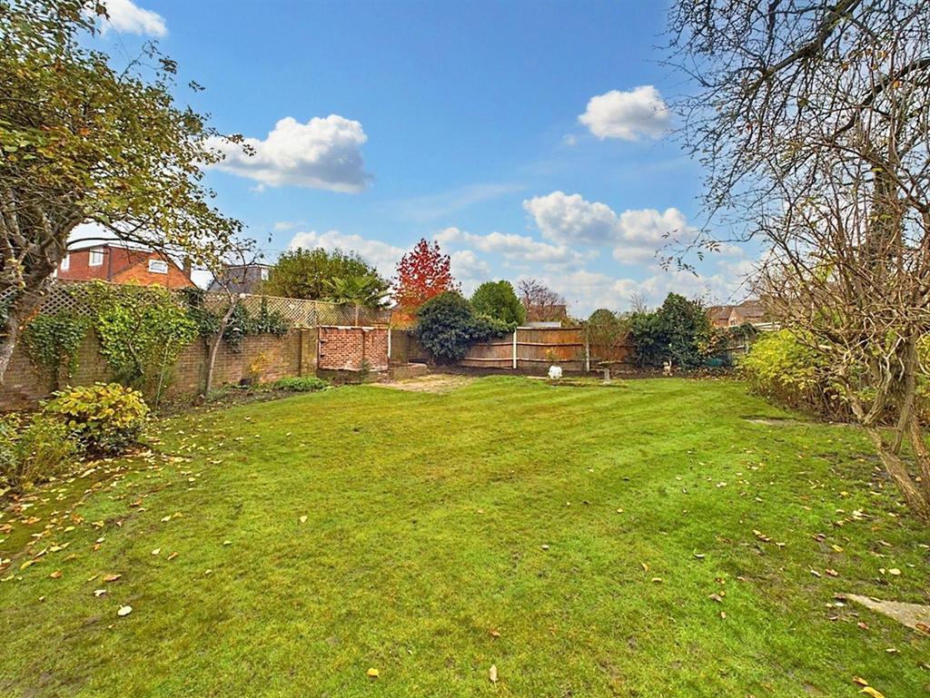 Denton Grove, WaltonOnThames 3 bed detached bungalow for sale £750,000
