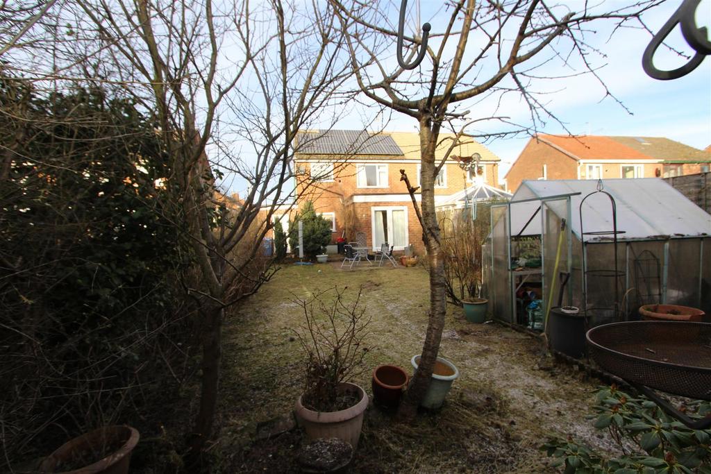 Cliftonville Road, Woolston, Warrington, WA14BJ 3 bed semidetached