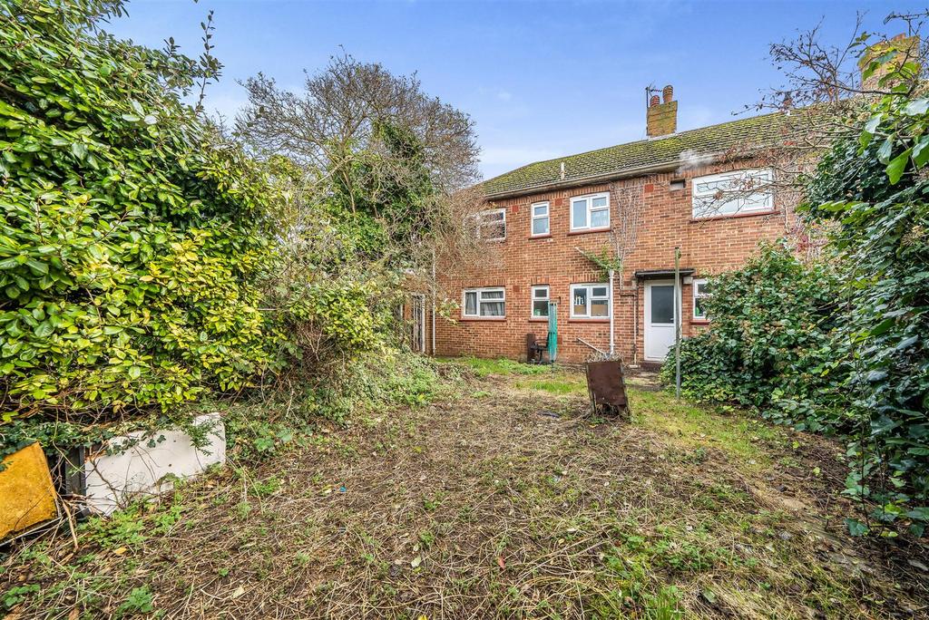 Gore Lane, Eastry, Sandwich 2 bed flat for sale £175,000
