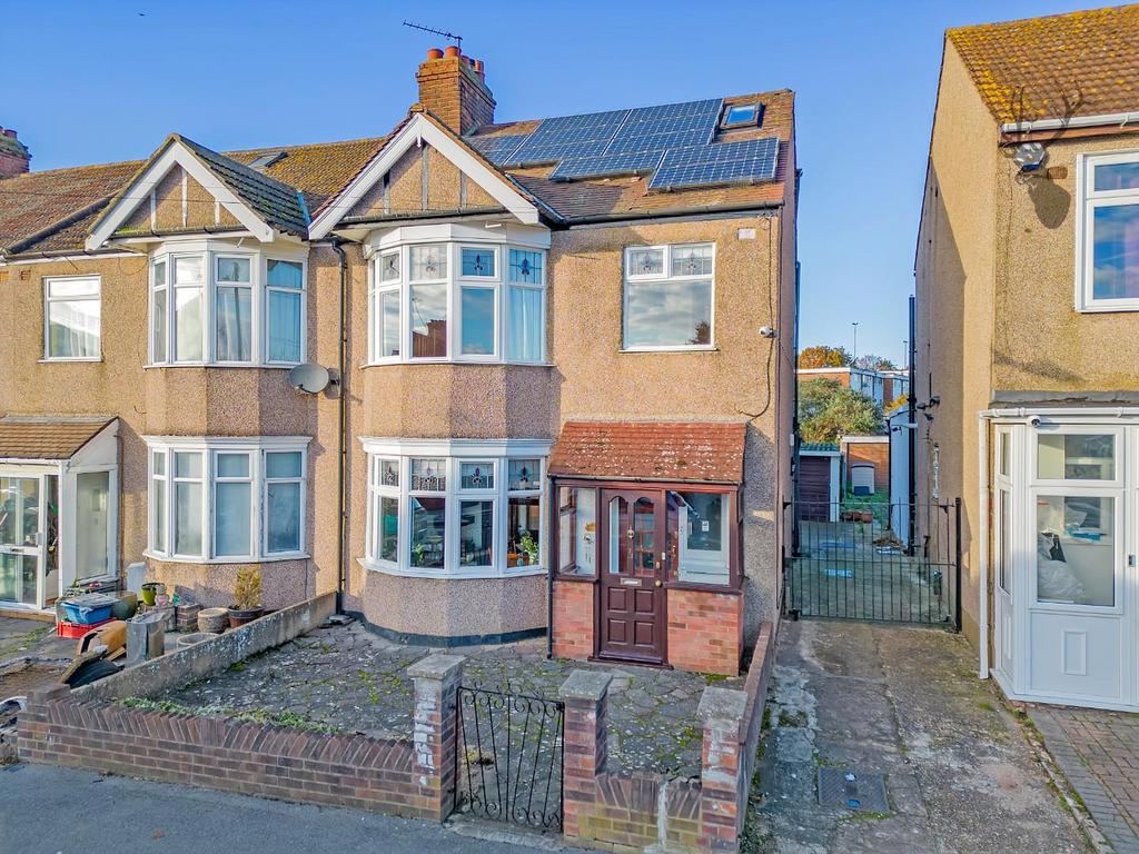 Clinton Crescent, Ilford 4 bed end of terrace house for sale £525,000