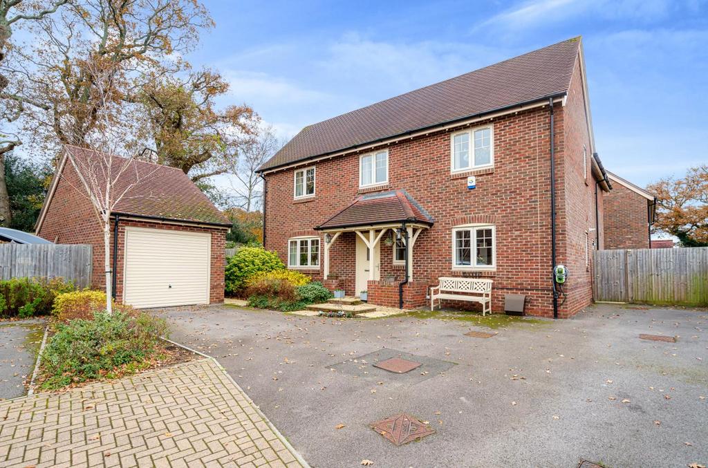 Hazelwood Grove, Eastleigh 4 bed detached house for sale £675,000