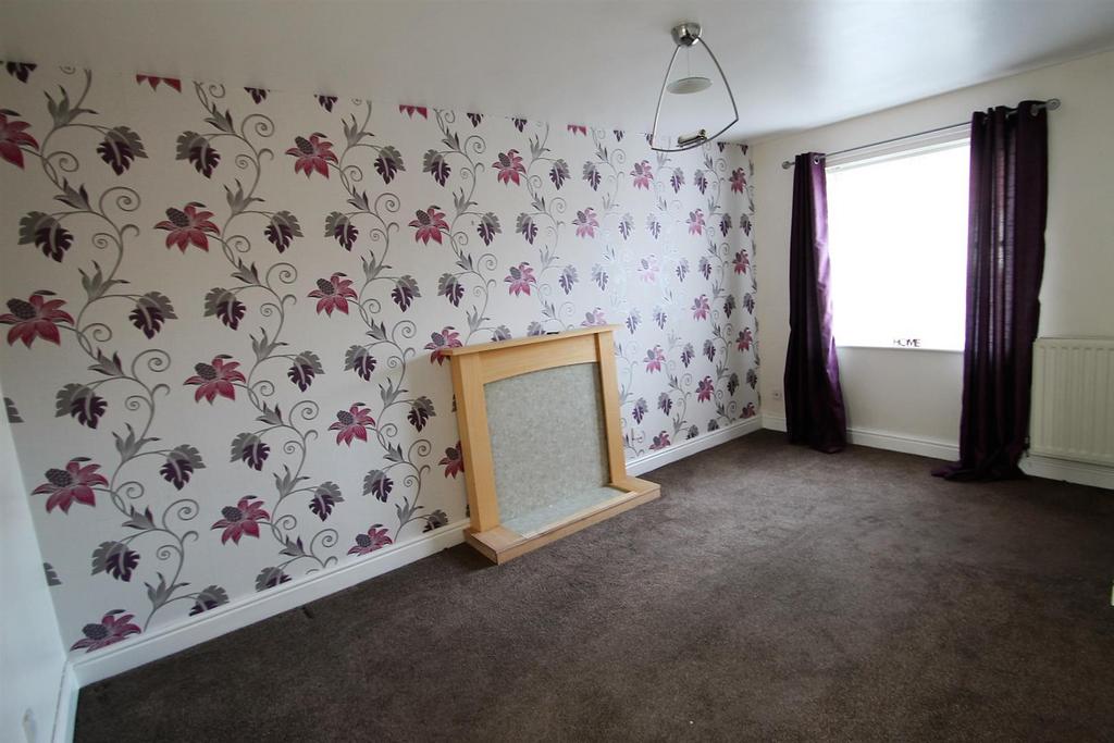 Berwick Hills Avenue, Middlesbrough... 2 bed semidetached house £550