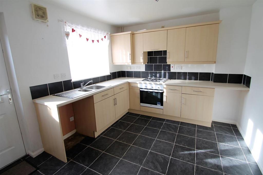 Berwick Hills Avenue, Middlesbrough... 2 bed semidetached house £550
