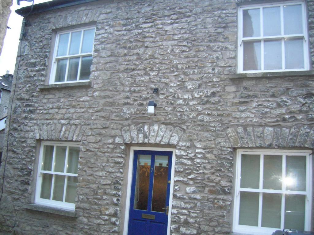 Yard 78 Stramongate, Kendal 2 bed terraced house to rent £800 pcm (£