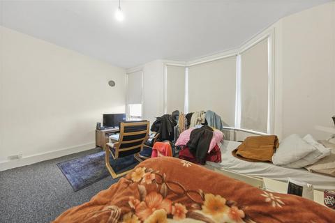 3 bedroom terraced house for sale, Villiers Road, Willesden