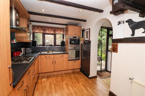 4 bedroom semi-detached house for sale - Forest End, Fleet GU52