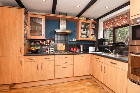 4 bedroom semi-detached house for sale - Forest End, Fleet GU52