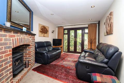 4 bedroom semi-detached house for sale - Forest End, Fleet GU52