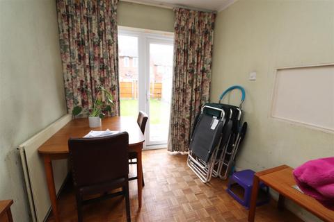 8 Wid Close, Hutton, Brentwood, CM13 1JQ