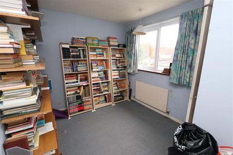 8 Wid Close, Hutton, Brentwood, CM13 1JQ