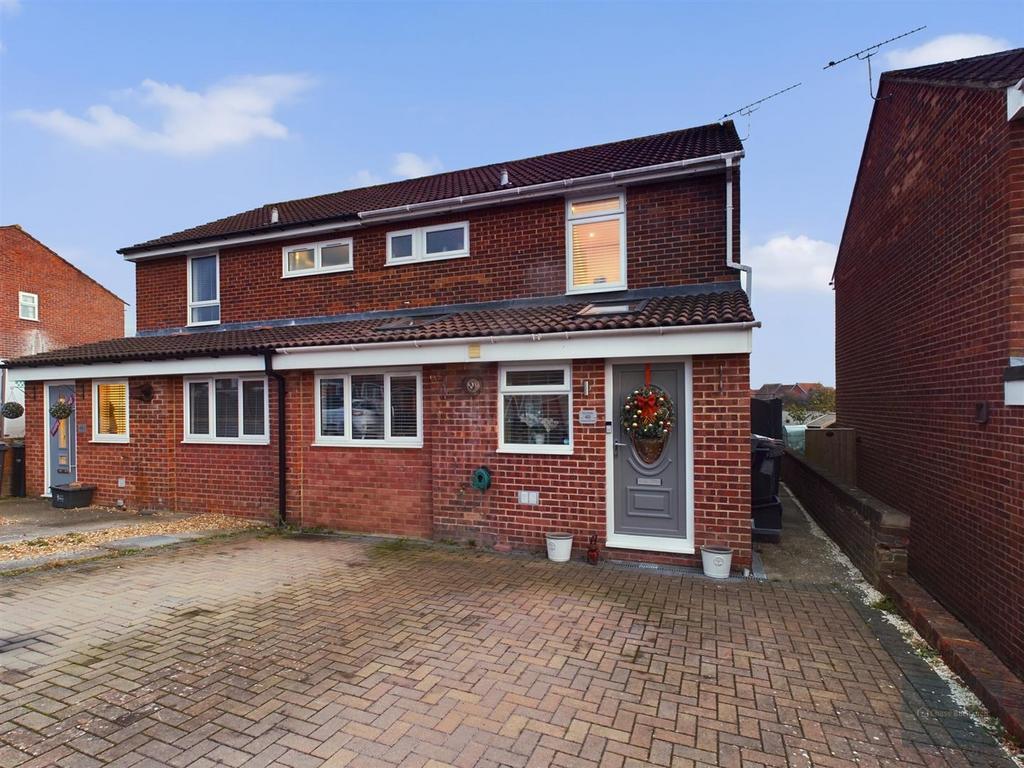 Foresters Park Road, Melksham SN12 3 bed house for sale £279,995