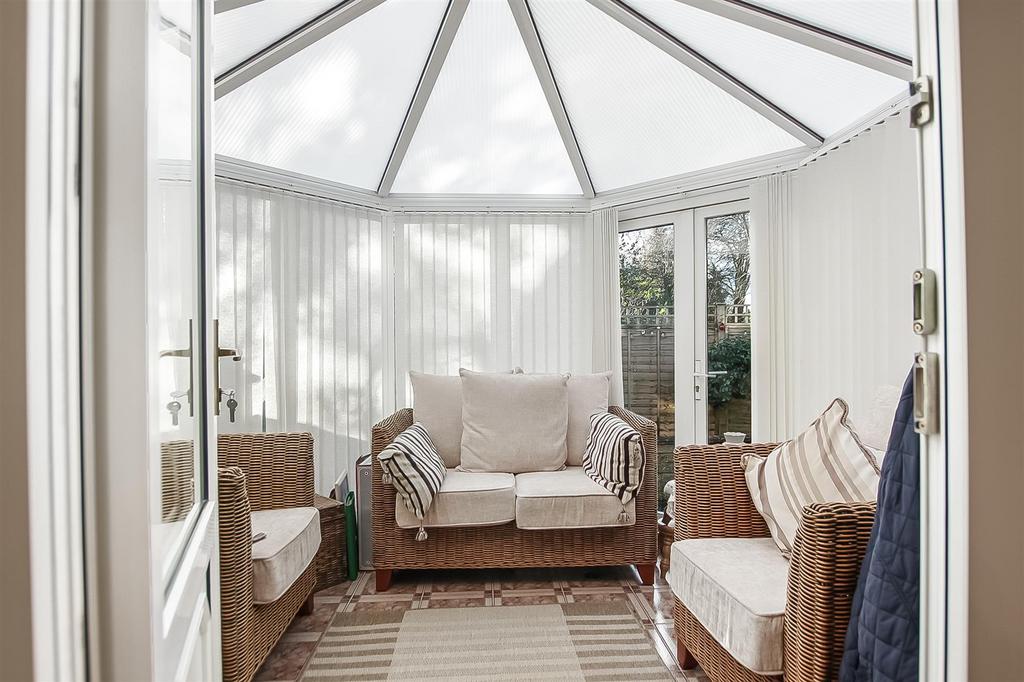Kensington Gardens, Darlington 3 bed semidetached house for sale £