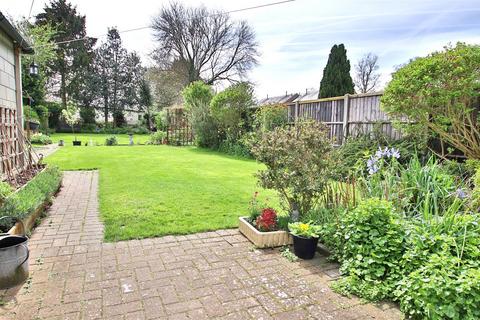 2 bedroom semi-detached house for sale, Elmbury Drive Newtown, Tewkesbury