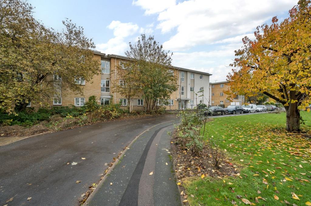 Keel, Bridge Wharf, Chertsey, KT16 2 bed flat for sale £174,000