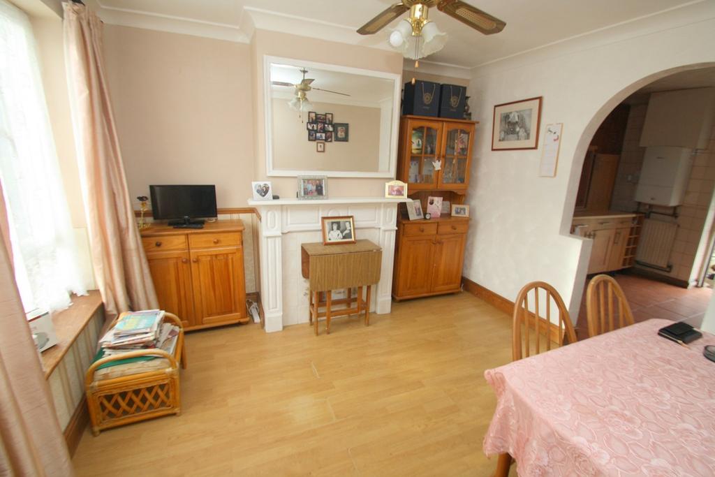 Viola Avenue, StainesuponThames, TW19 3 bed terraced house for sale