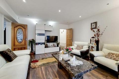 15 Jersey Road, Hounslow, TW3 4BQ