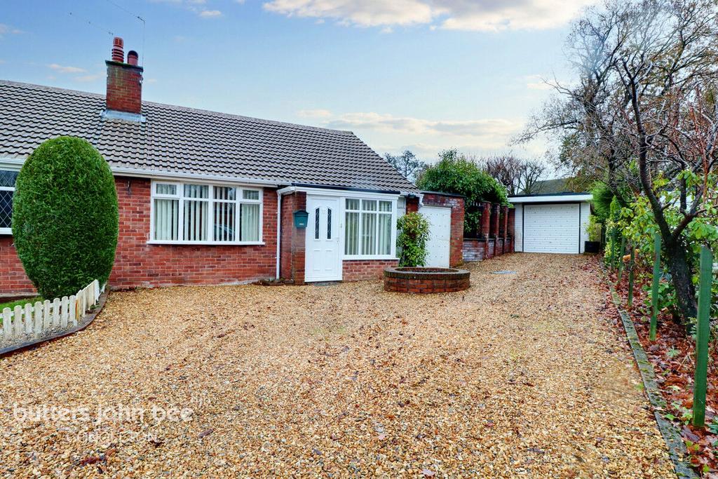Stopsley Close, Congleton 2 bed semidetached bungalow for sale £270,000