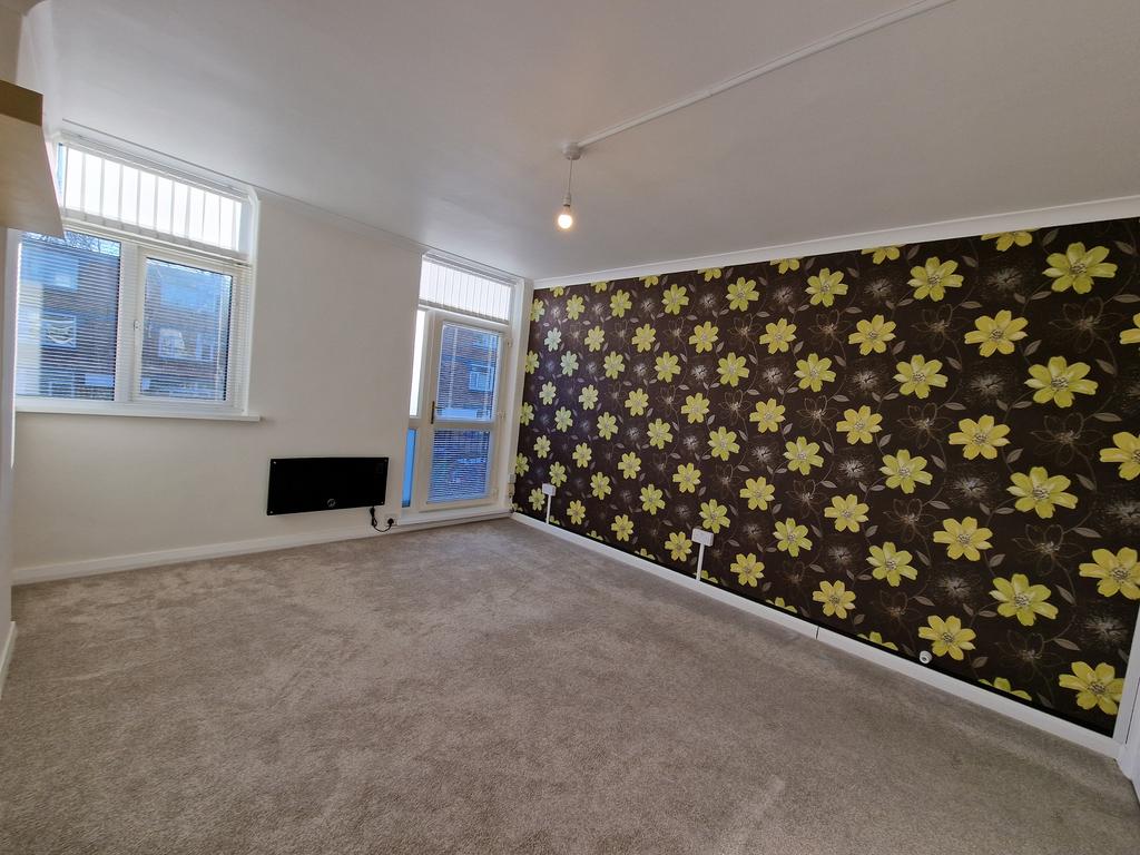 Newbridge Crescent Wolverhampton Wv6 2 Bed Flat £895 Pcm £207 Pw