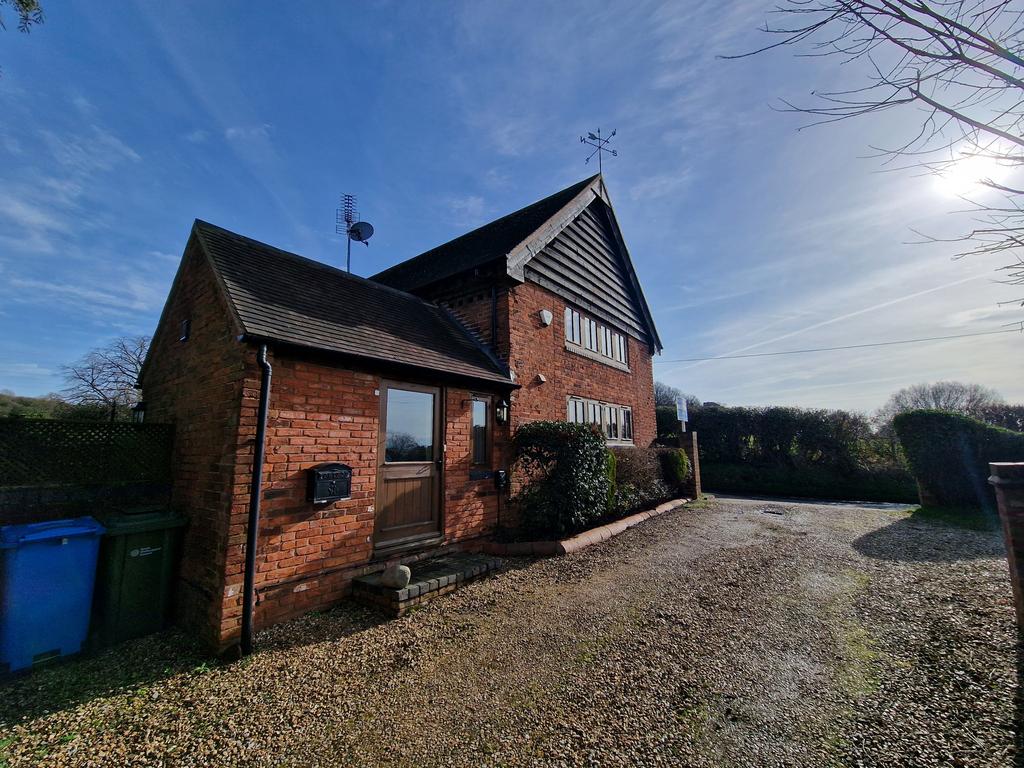 Showell Lane, Lower Penn WV4 4 bed barn conversion £1,850 pcm (£427 pw)