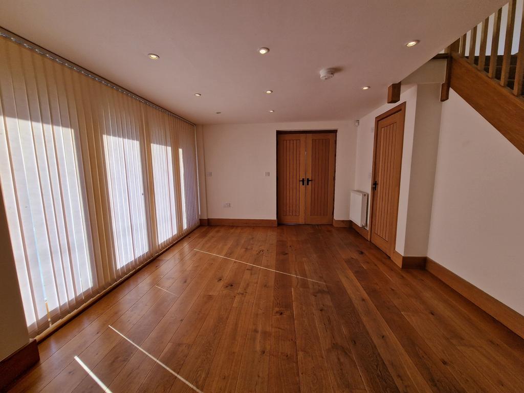 Showell Lane, Lower Penn WV4 4 bed barn conversion £1,850 pcm (£427 pw)