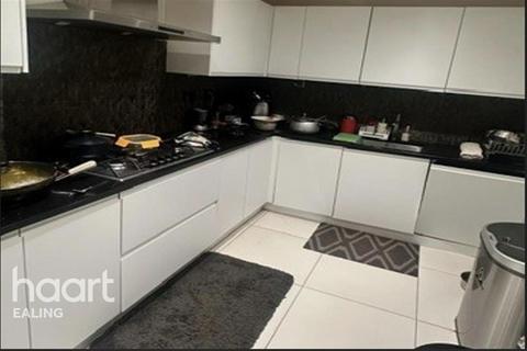 1 bedroom in a house share to rent - Northolt UB5